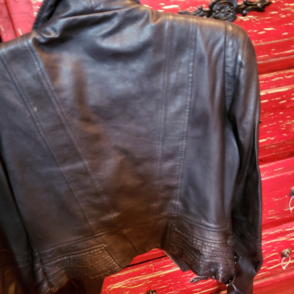 Leather jacket - Picture 2 of 4